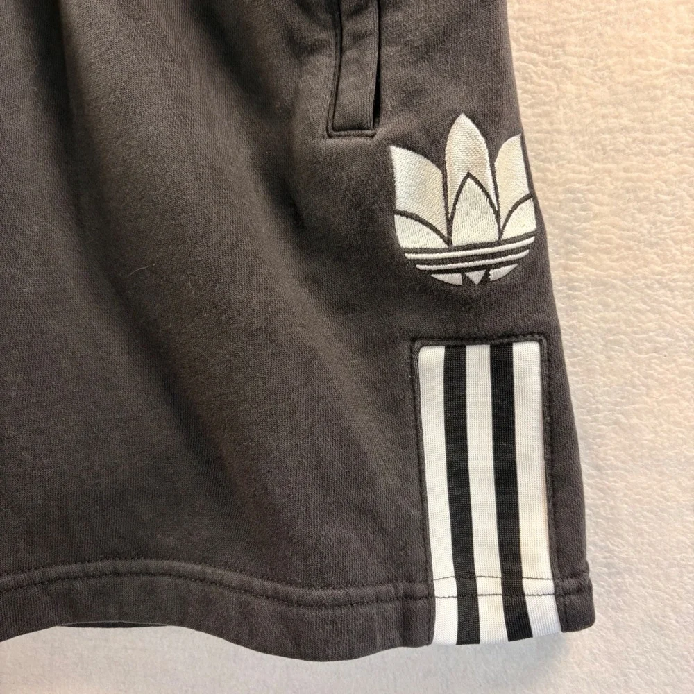 Adidas Originals Adicolor 3D Trefoil Fleece Shorts Black GN5508 Mens Small